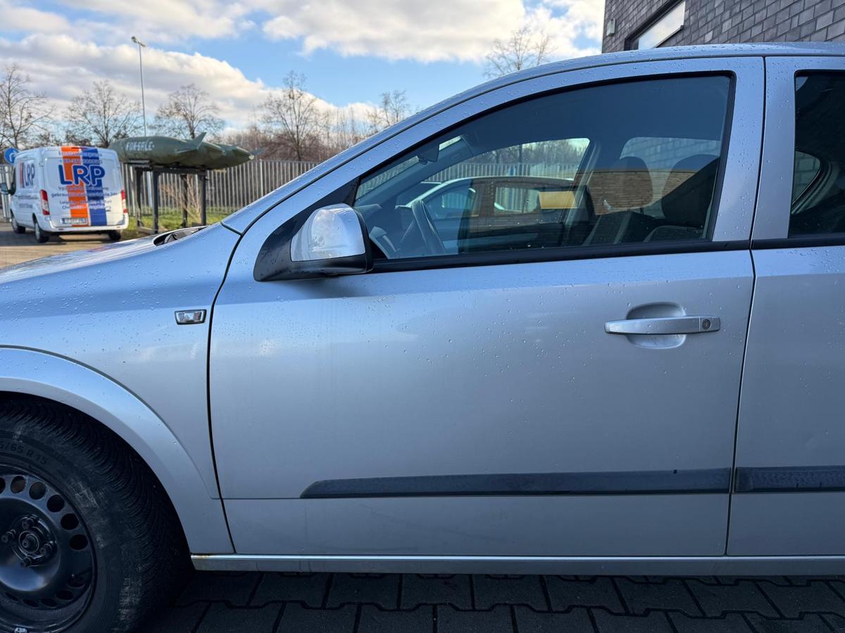 Opel Astra H original Tür vorn links Z157 Starsilber Rohbau BJ04